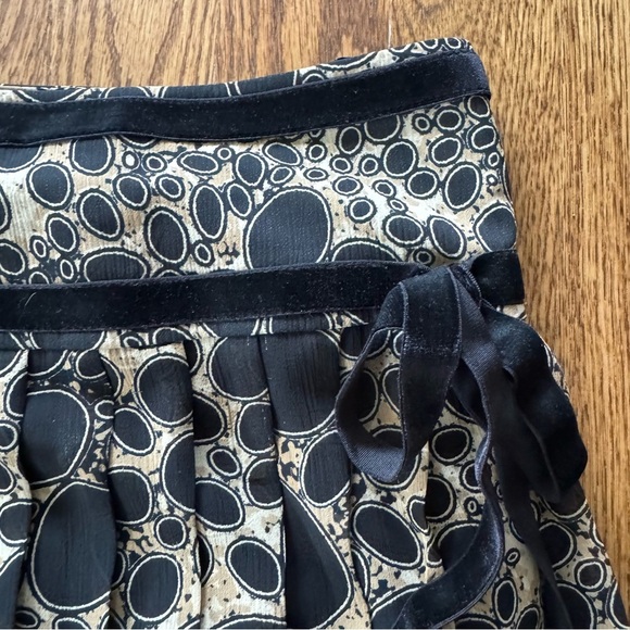 Pleated skirt-Olsen Europe Black and Cream Patterned women’s 8 - Picture 2 of 5